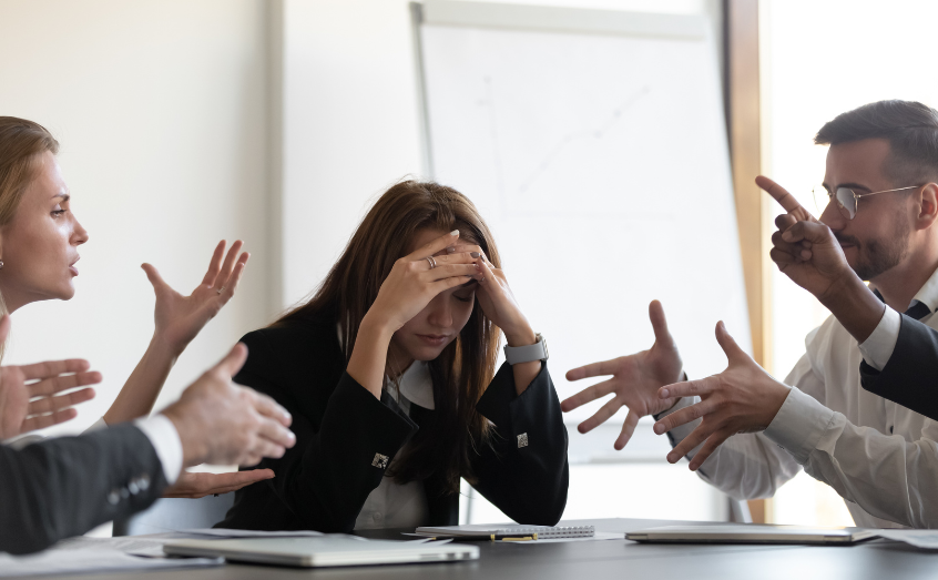 Foto di persone che discutono
