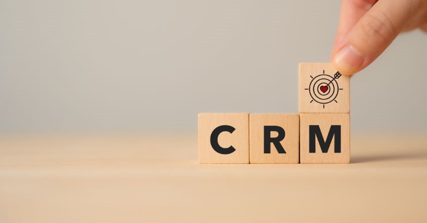 Foto con tessere e lettere C R M