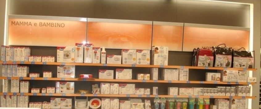 Foto di scaffale in farmacia