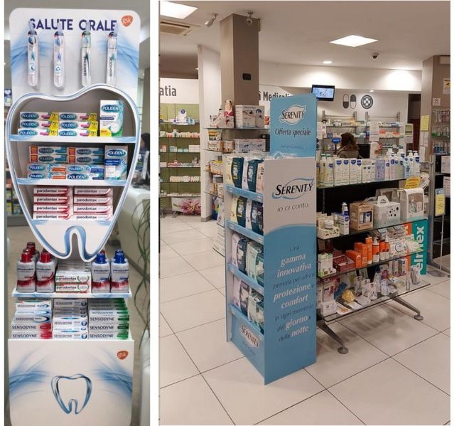 Foto di totem all'interno di una farmacia